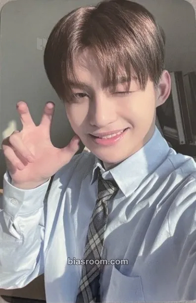 Jihoon Sparkling Blue Photocard - TWS - TWS K-pop photocard