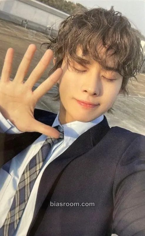 Kyungmin Sparkling Blue Photocard - TWS - TWS K-pop photocard