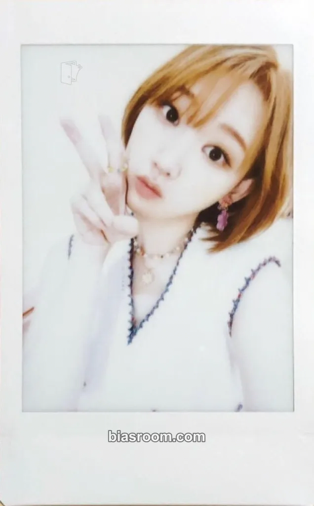 Jiyoon Play Game : Holiday Photocard - Weeekly - Weeekly K-pop photocard