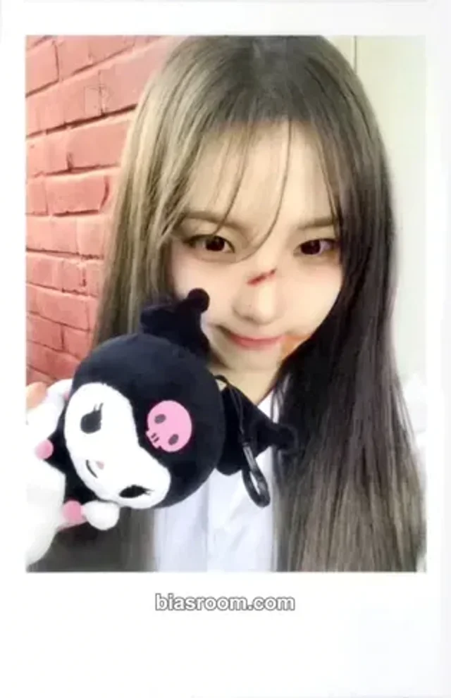 tripleS - Hayeon - Assemble25 Album broadcast week 1 polaroid