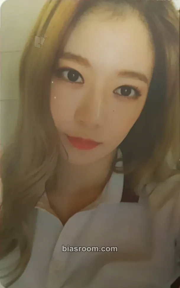 Rena (Yaebin) Schxxl Out Photocard - PRISTIN - PRISTIN K-pop photocard