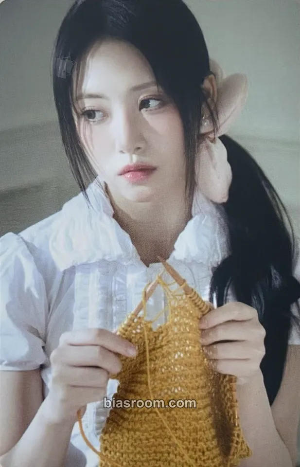 Liv Glow Up Photocard - RESCENE - RESCENE K-pop photocard