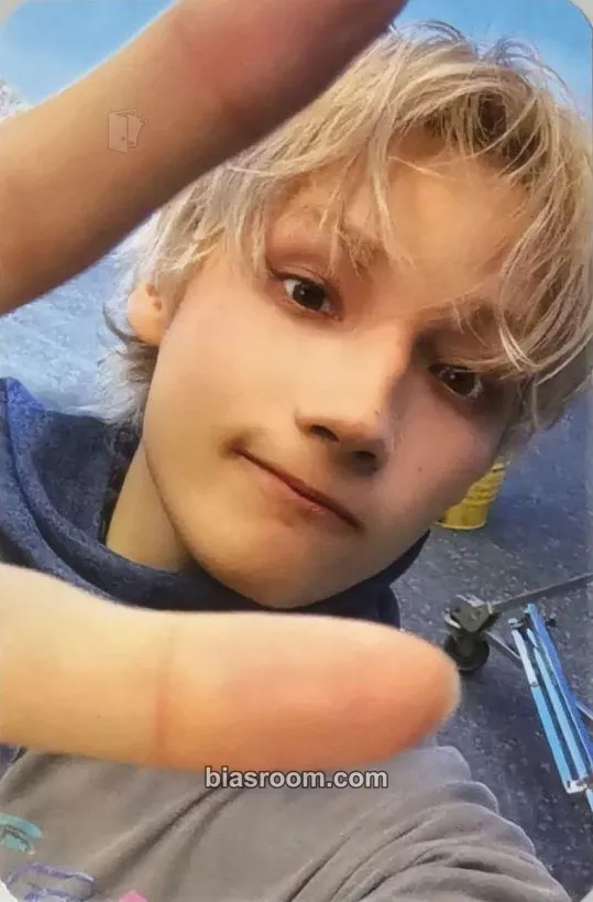 Huening Kai 7TH YEAR: A Moment of Stillness in the Thorns Photocard - TOMORROW X TOGETHER - TOMORROW X TOGETHER K-pop photocard