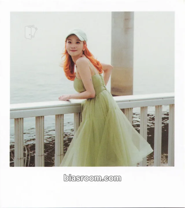 Bolbbalgan4 - Jiyoung - Seoul Album album inclusion polaroid