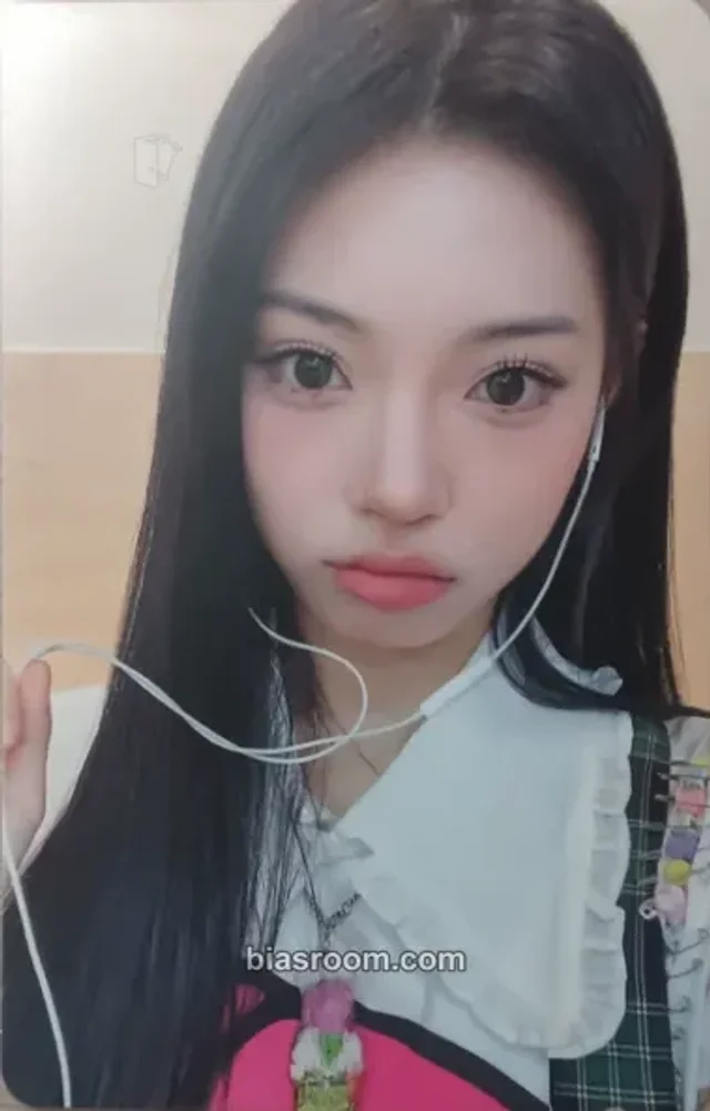 UNCHILD - Tina - 2026 DEBUT POP UP Event merch photocard school photo kit pop-up store