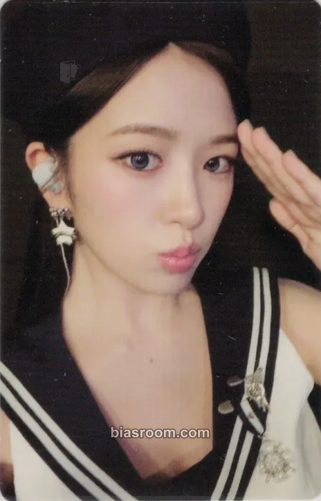 Yujin REVIVE+ Photocard - IVE - IVE K-pop photocard