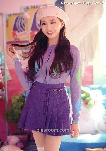 Mayuka “Take a Picture / Poppin' Shakin'” official goods Photocard - NiziU - NiziU K-pop photocard