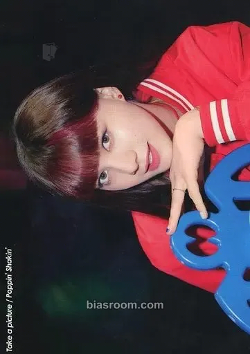 Nina “Take a Picture / Poppin' Shakin'” official goods Photocard - NiziU - NiziU K-pop photocard