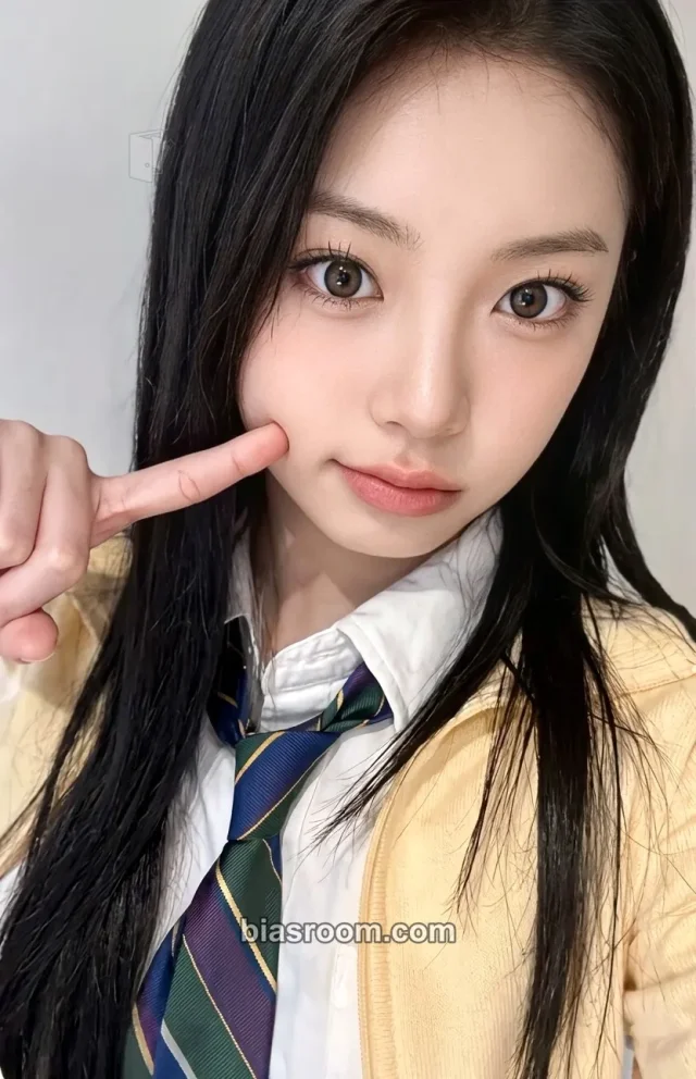UNCHILD - Tina - 2026 DEBUT POP UP Event merch photocard memo pad pop-up store
