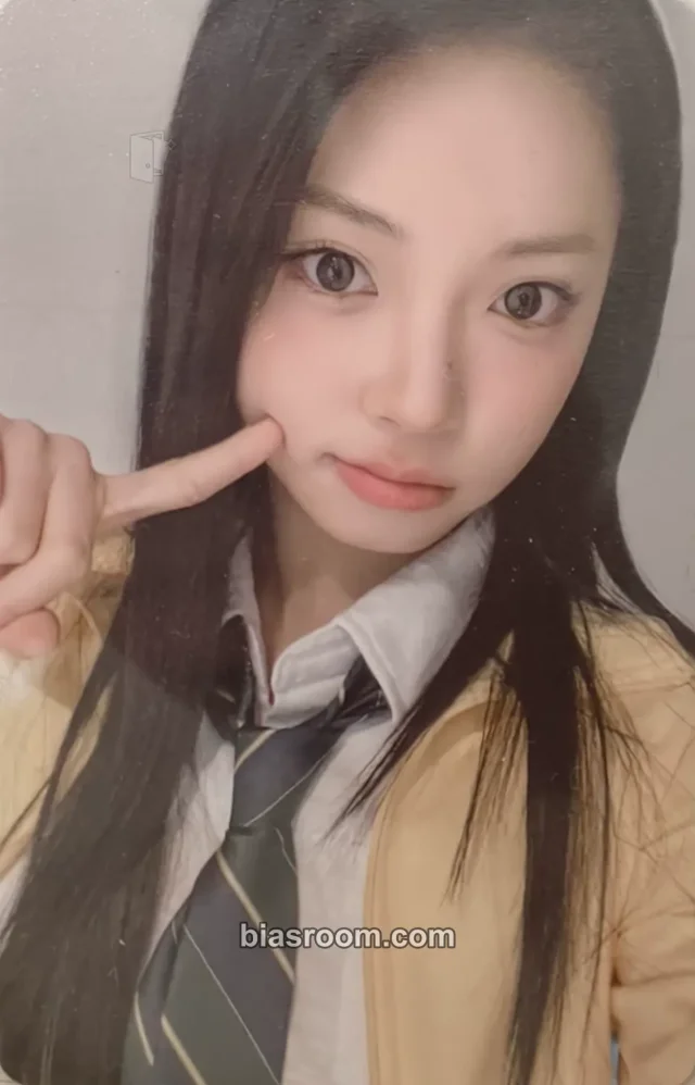 UNCHILD - Tina - 2026 DEBUT POP UP Event merch photocard memo pad pop-up store