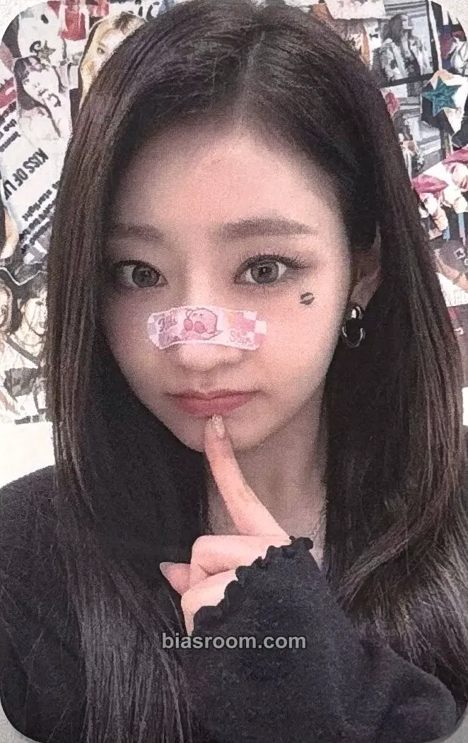 Julie KISS OF LIFE Photocard - KISS OF LIFE K-pop photocard