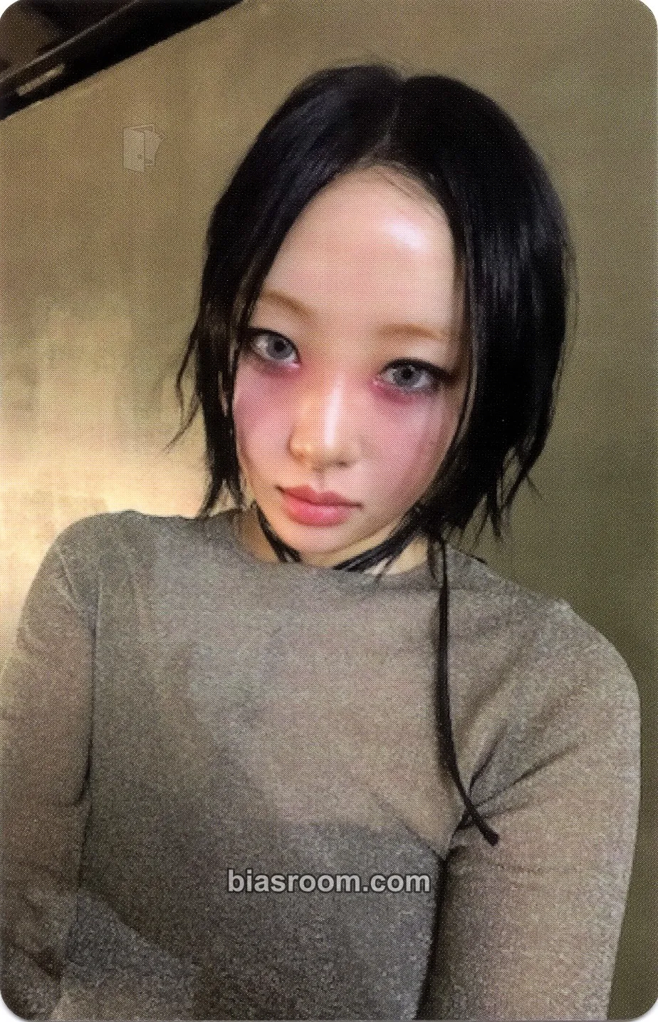 Yves Nail Photocard - Yves - Yves K-pop photocard