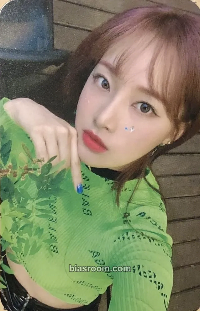Saebom I'm So Pretty Photocard - Nature - Nature K-pop photocard