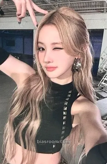 Belle Japan Debut Tour 'Lucky Day' Photocard - KISS OF LIFE - KISS OF LIFE K-pop photocard