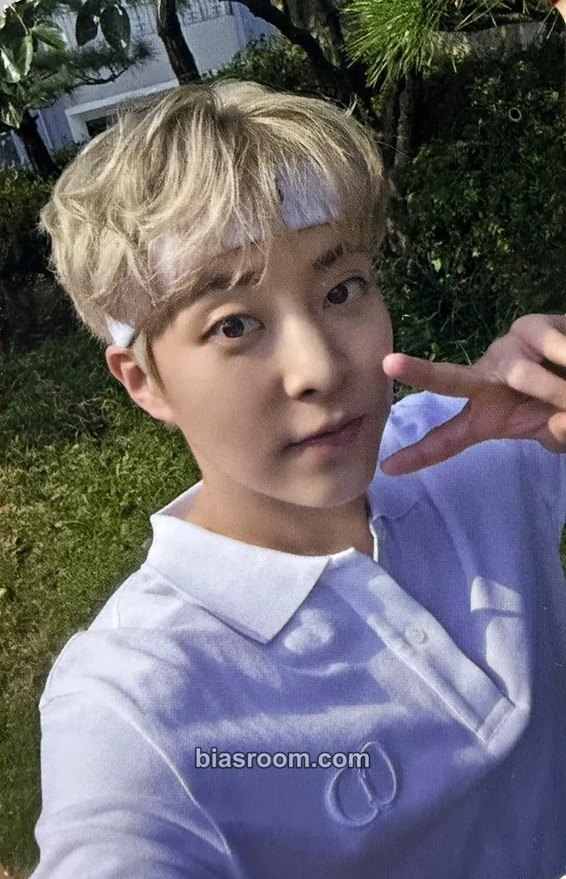 Xiumin 2025 XIUMIN Season's Greetings — PLAY Of The GAME Photocard - EXO - EXO K-pop photocard