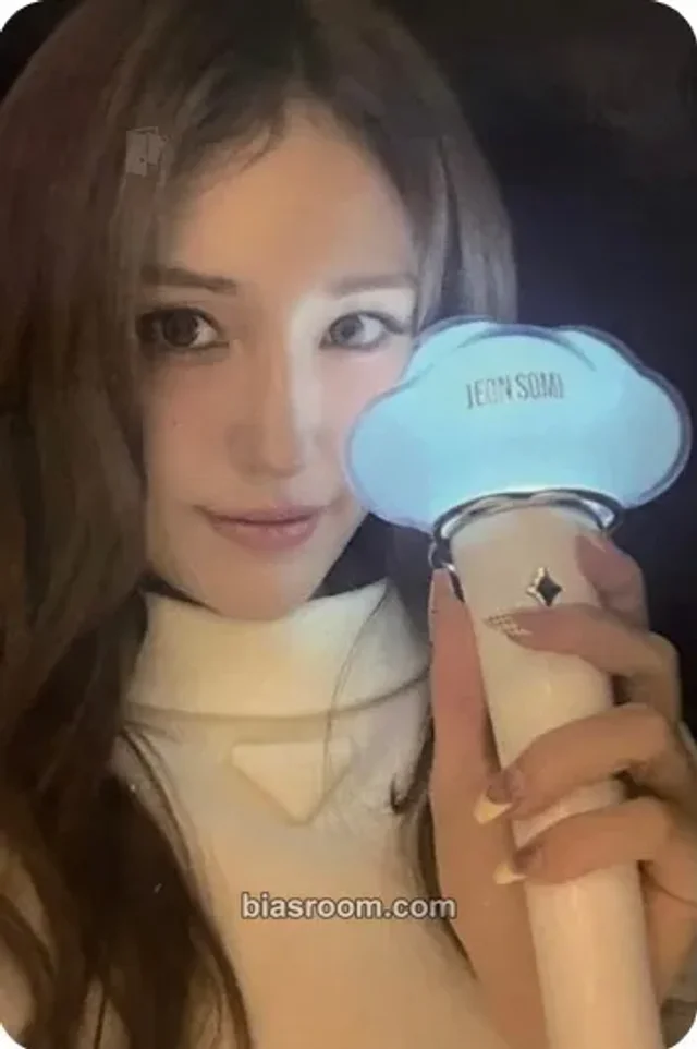 Jeon Somi - Jeon Somi - Jeon Somi Official Lightstick  Other pob (pre-order benefit)