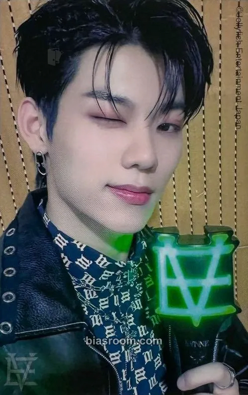 Lee Jeonghyeon EVNNE Official Lightstick Photocard - EVNNE - EVNNE K-pop photocard