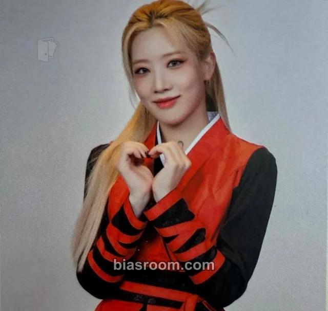 LOONA - Kim Lip - KCON 2022 Premiere Event kcon mini photo postcard double-sided