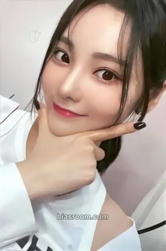 JinSoul 2023 Season's Greetings Photocard - LOONA - LOONA K-pop photocard