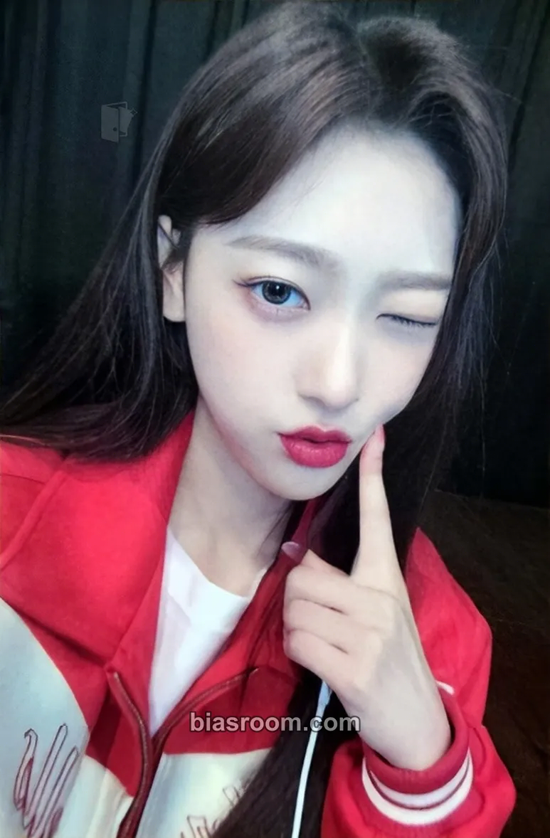 Choerry 2023 Season's Greetings Photocard - LOONA - LOONA K-pop photocard