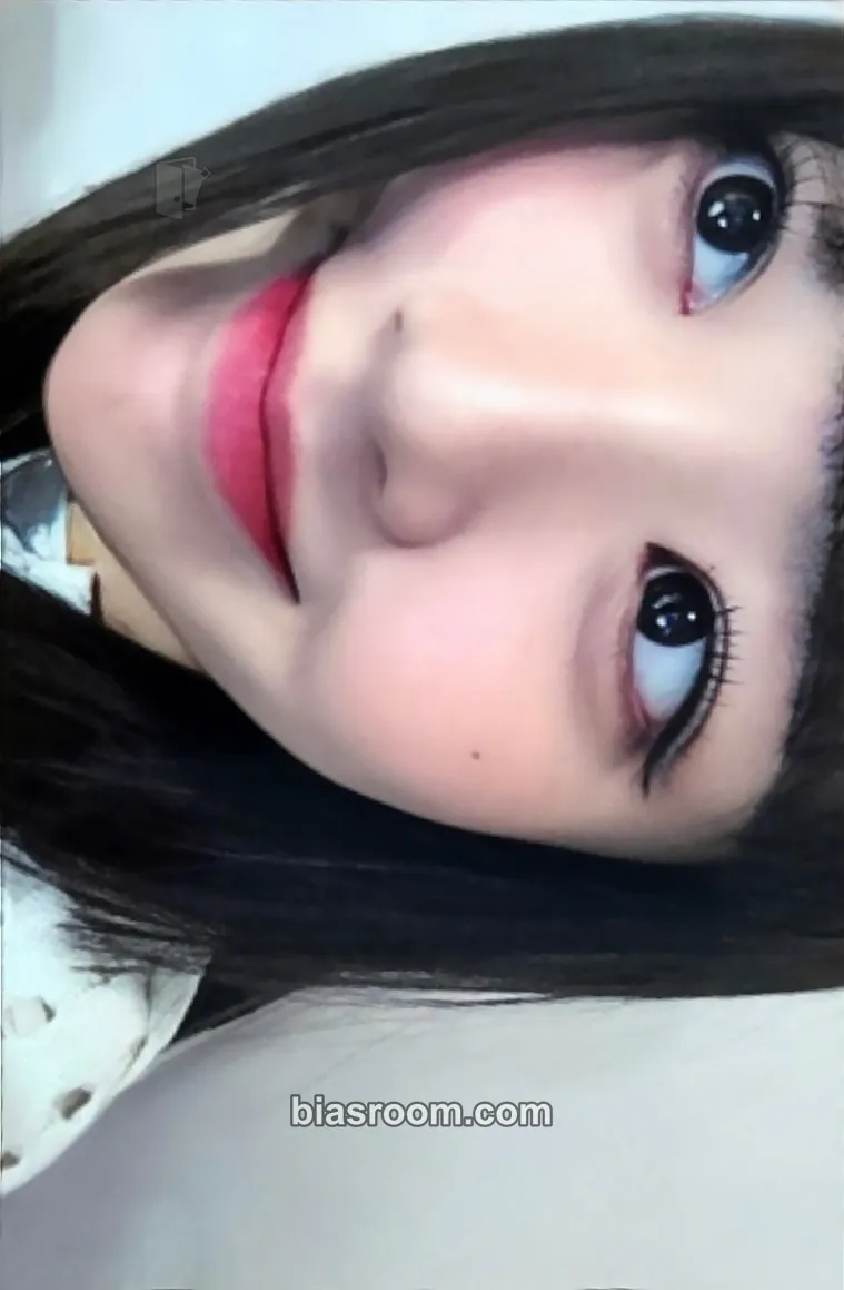 Yves 2023 Season's Greetings Photocard - LOONA - LOONA K-pop photocard