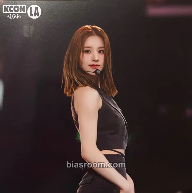 LOONA - HeeJin - KCON LA 2022 Event photo set postcard