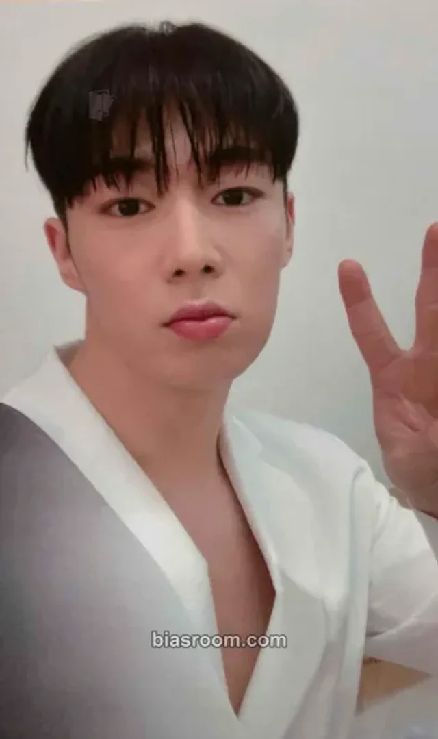 SF9 - Dawon - THE BEST ~Dear Fantasy~ Album album photocard B version