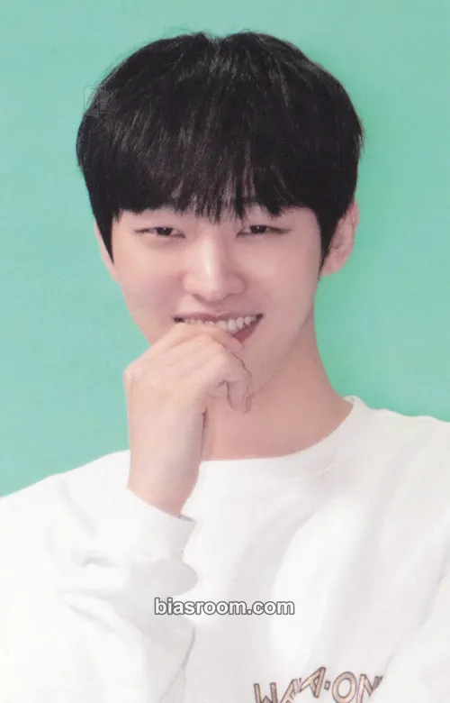 Jisung WINTER STORE Photocard - Wanna One - Wanna One K-pop photocard
