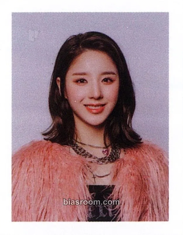 HeeJin 2023 Season's Greetings Photocard - LOONA - LOONA K-pop photocard