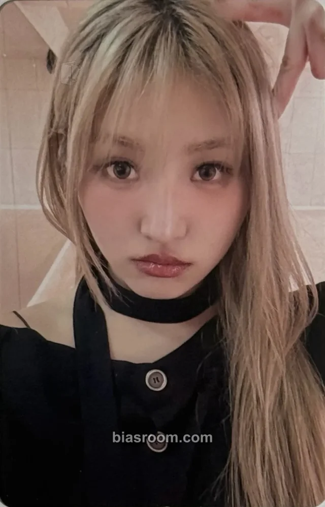 UNCHILD - Heekie - 2026 DEBUT POP UP Event tin case pop-up store merch photocard apple music