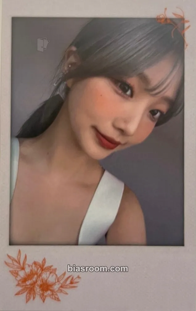 YeoJin LOONA 1st Japan Concert: LOONATHEWORLD in Tokyo Photocard - LOONA - LOONA K-pop photocard