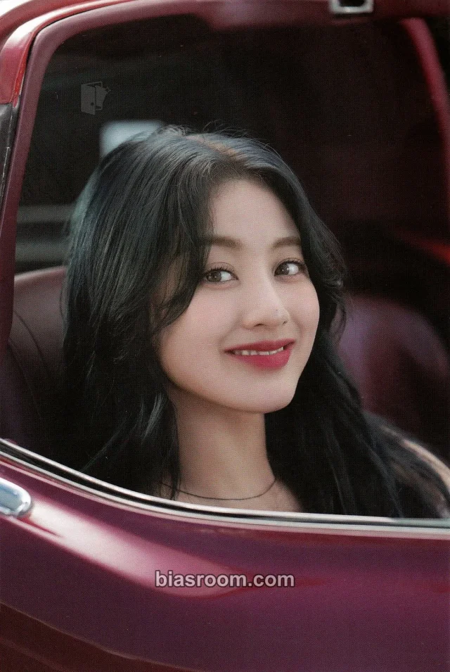 TWICE - Jihyo - ZONE Album merch inclusion kit version postcard mini poster horizontal