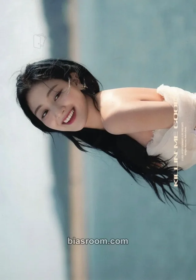 TWICE - Jihyo - ZONE Album merch inclusion kit version postcard mini poster horizontal