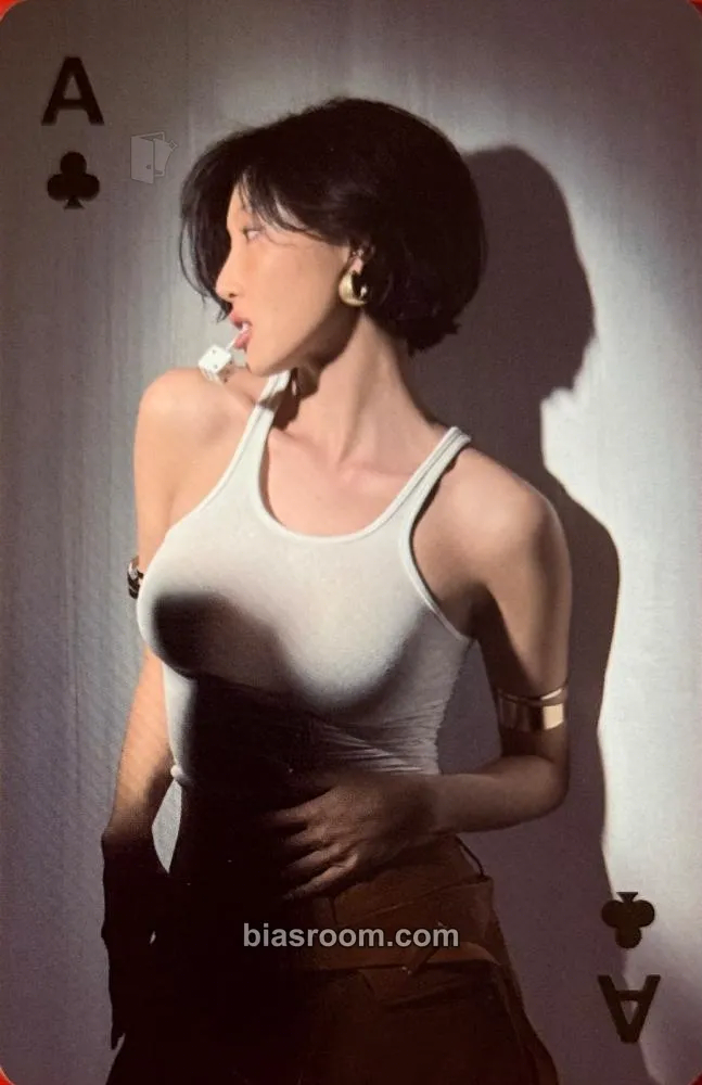 Hwasa Hwasa 2026 Season's Greetings: MAR IA Photocard - MAMAMOO - MAMAMOO K-pop photocard