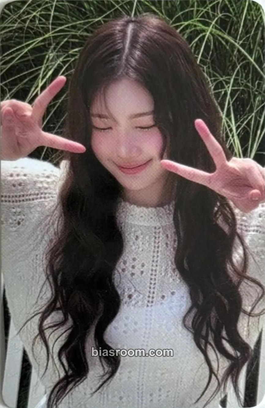 Juun House of H : Hide And Seek Photocard - Hearts2Hearts - Hearts2Hearts K-pop photocard