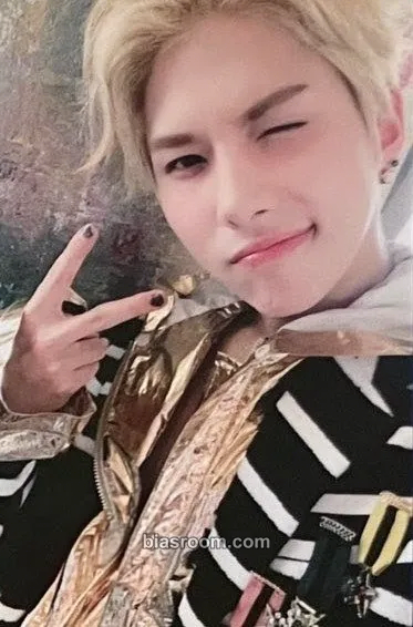 Wow Adventures in Wonderland Photocard - A.C.E - A.C.E K-pop photocard