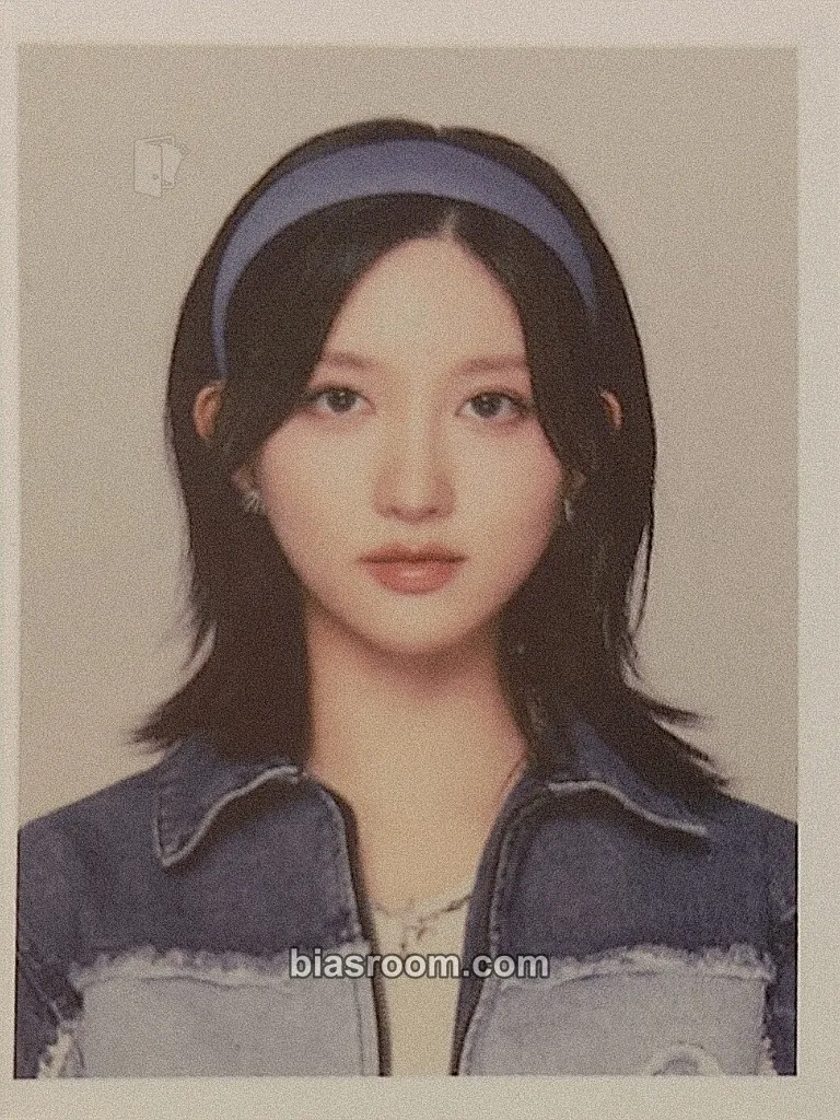 Gaeul Magazine IVE: 2nd Fanmeeting Photocard - IVE - IVE K-pop photocard