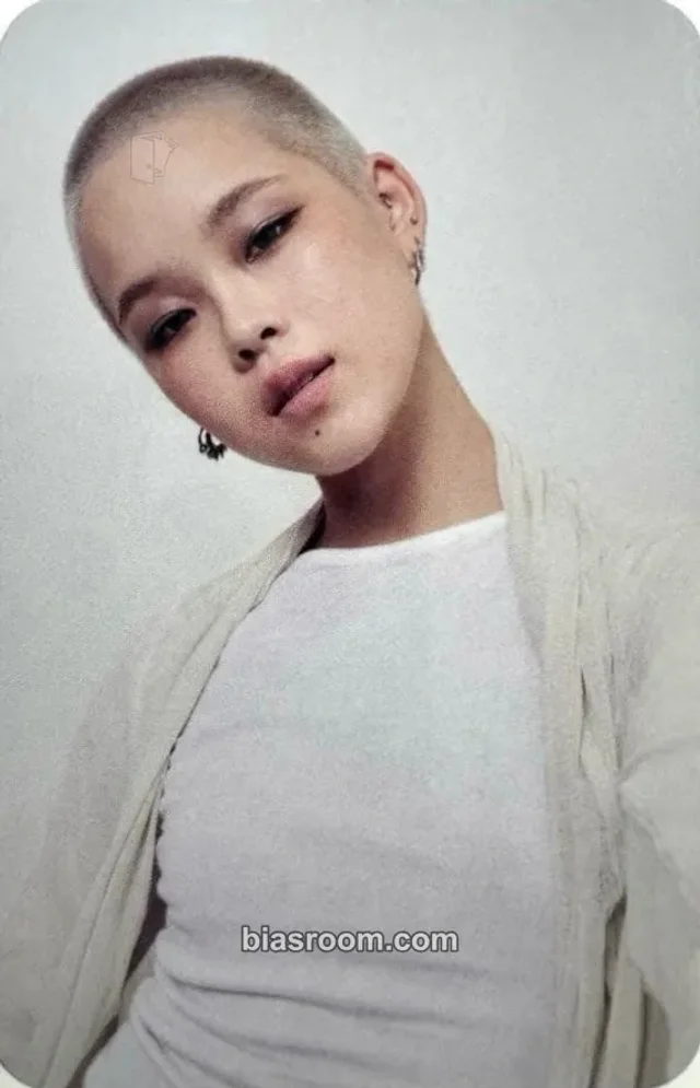 XG - COCONA - XG TRADING CARD ALBUM Other merch photocard