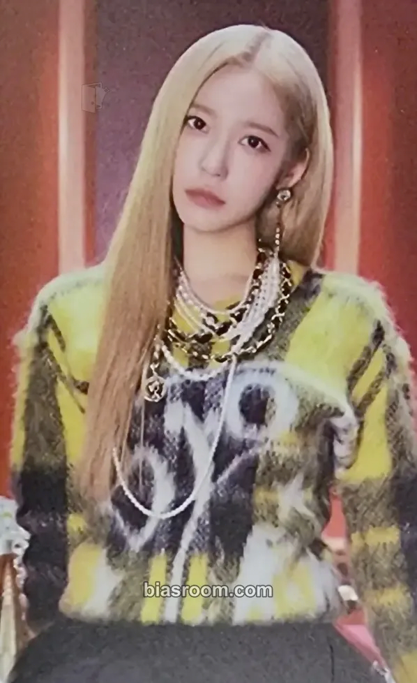 Hyungseo Day and Night Photocard - CLASSy - CLASSy K-pop photocard