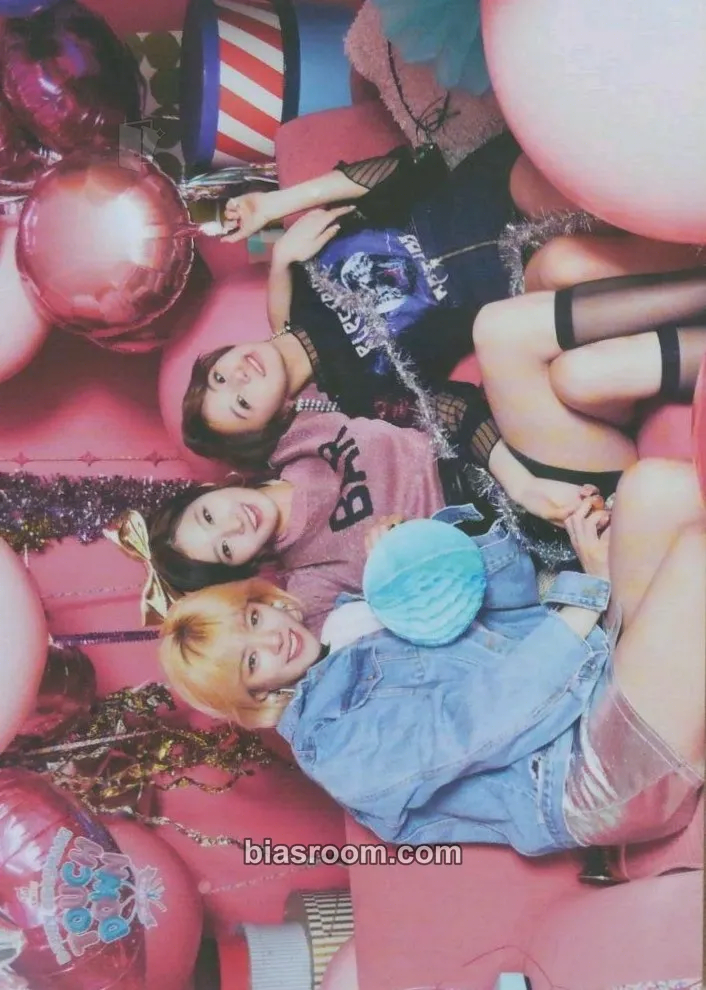 Twice Debut Showcase "Touchdown in Japan" Photocard - TWICE - TWICE K-pop photocard