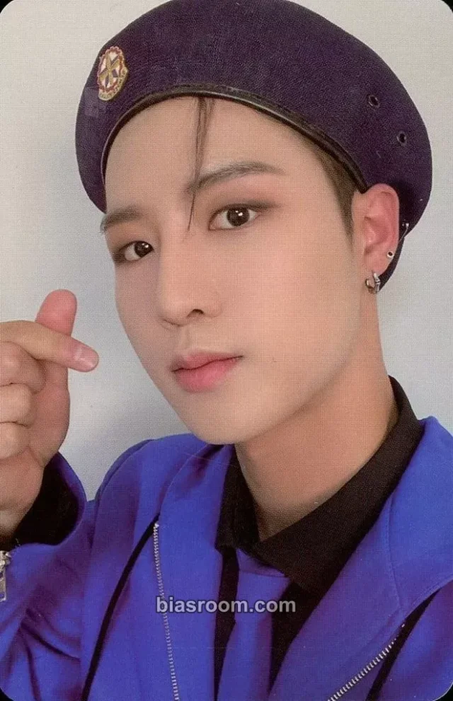TO1 - Kyungho - RE:BORN Album album photocard R version