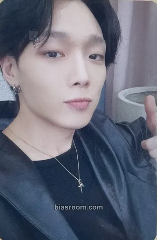iKON - Bobby - iKON WORLD TOUR TAKEOFF (2023) Event merch photocard trading card