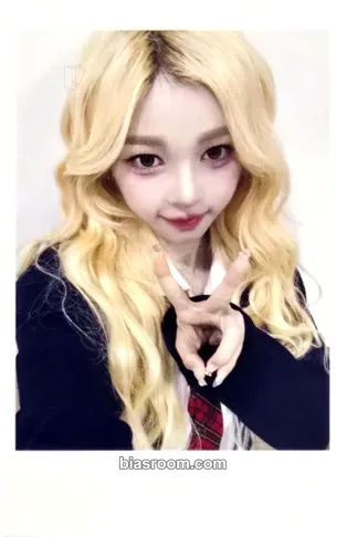 Dahyun Beyond Beauty Photocard - tripleS - tripleS K-pop photocard
