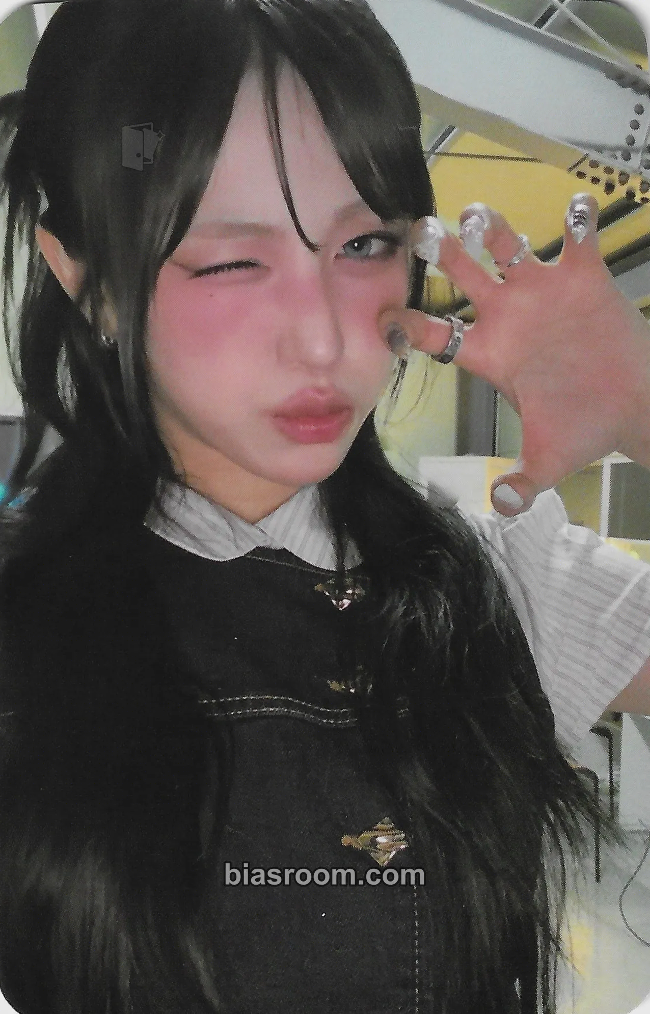 Lola RE:FRAME Photocard - AWU - AWU K-pop photocard