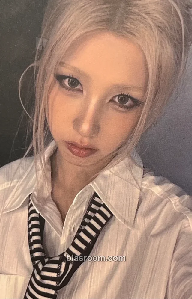 AWU - Dia - Re:frame Album vip ticket benefit