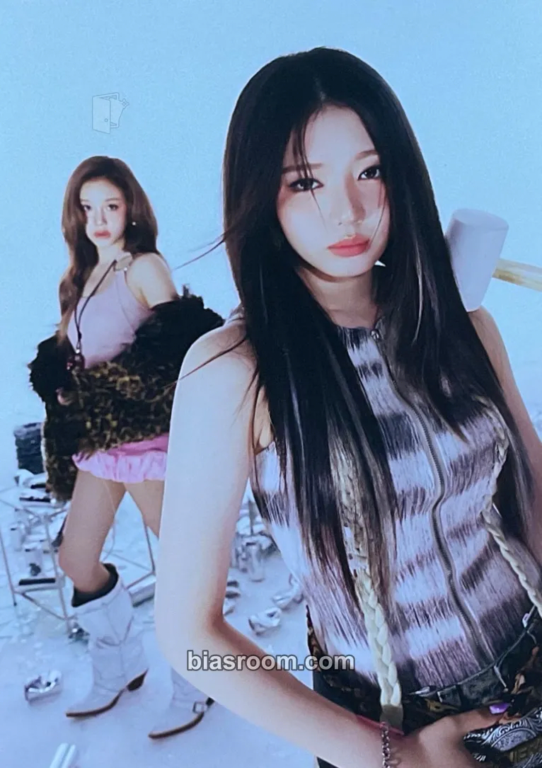 WE GO UP Photocard - BABYMONSTER - BABYMONSTER K-pop photocard