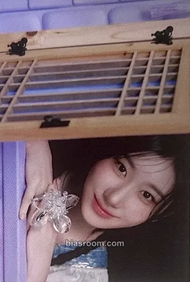 ITZY - Chaeryeong - The 3rd Fan Meeting ITZY, MIDZY, Let's Fly! "Cells of Faith" Event merch inclusion postcard postcard set