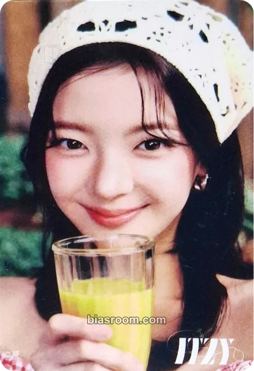 Lia JYP JAPAN POPUP STORE 2025 Photocard - ITZY - ITZY K-pop photocard