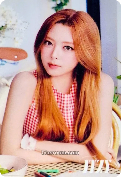 Yuna JYP JAPAN POPUP STORE 2025 Photocard - ITZY - ITZY K-pop photocard