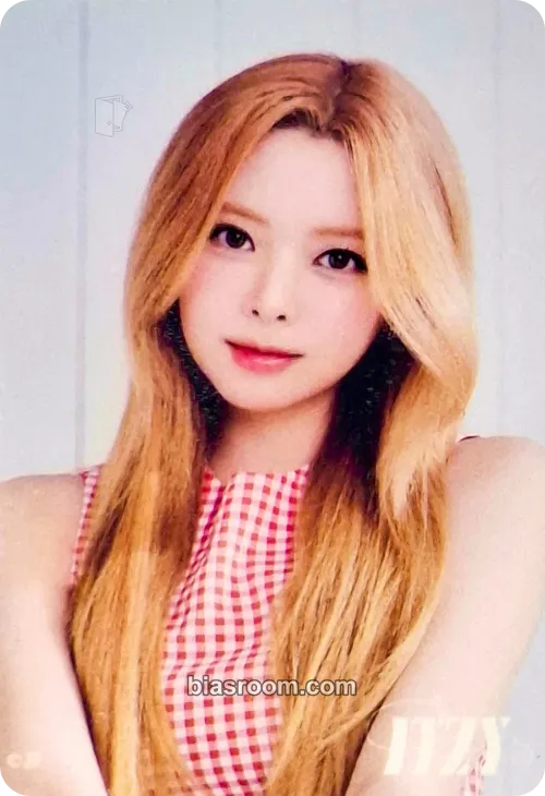 Yuna JYP JAPAN POPUP STORE 2025 Photocard - ITZY - ITZY K-pop photocard
